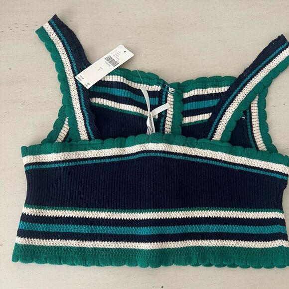 By Anthropologie Cropped Knit Crochet Top, Large - High Waisted Shorts, Medium - Picture 9 of 15